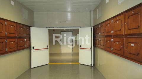 Escritório com 6 gabinetes em Linda-a-Velha