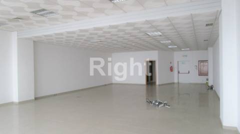 Escritório open space, em Linda-a-Velha