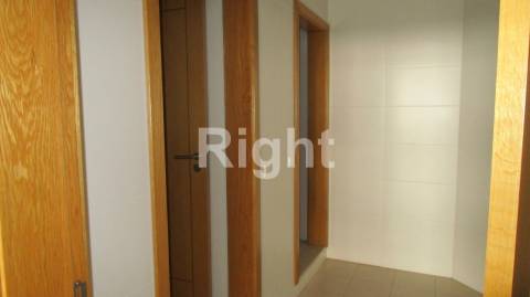 Escritório open space, em Linda-a-Velha