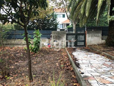 Moradia isolada para recuperar na Parede, Cascais