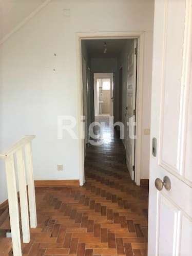 Moradia isolada para recuperar na Parede, Cascais