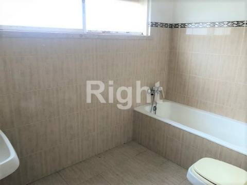 Moradia isolada para recuperar na Parede, Cascais