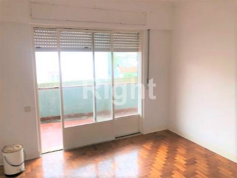 Moradia isolada para recuperar na Parede, Cascais