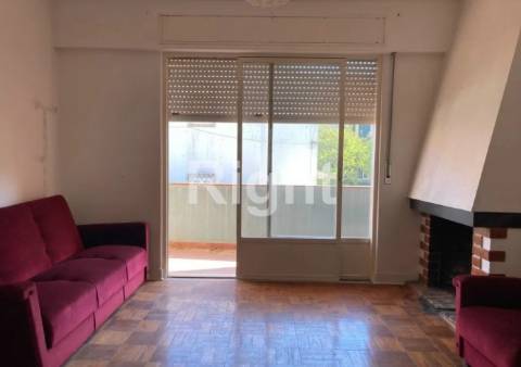 Moradia isolada para recuperar na Parede, Cascais