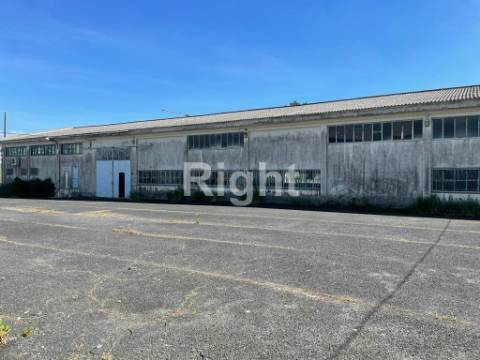 2 Armazéns no Cacém