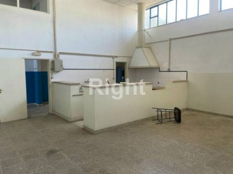 2 Armazéns no Cacém