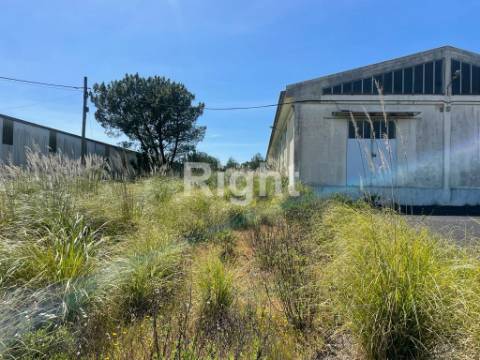 2 armazéns para arrendar no Cacém