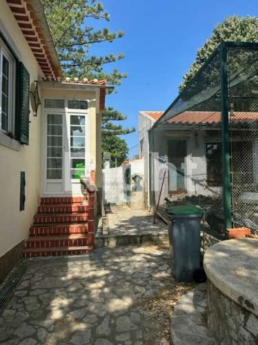 Moradia T3 com lote de 1.750m2 na zona nobre da Venda do Pinheiro