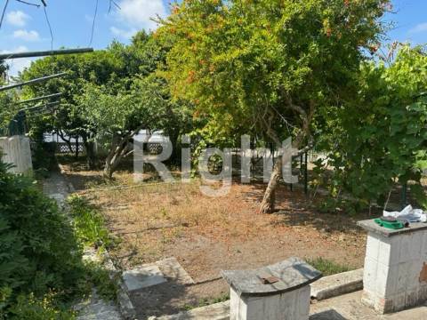 Moradia T3 com lote de 1.750m2 na zona nobre da Venda do Pinheiro