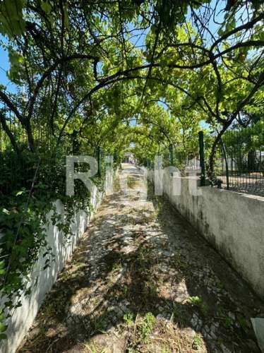 Moradia T3 com lote de 1.750m2 na zona nobre da Venda do Pinheiro