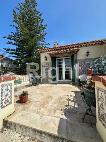 Moradia T3 com lote de 1.750m2 na zona nobre da Venda do Pinheiro