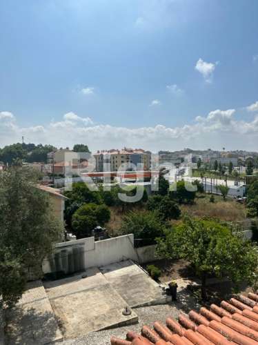 Moradia T3 com lote de 1.750m2 na zona nobre da Venda do Pinheiro