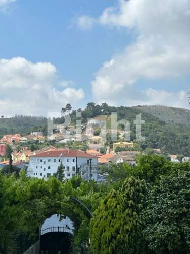 Moradia T3 com lote de 1.750m2 na zona nobre da Venda do Pinheiro