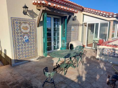 Moradia T3 com lote de 1.750m2 na zona nobre da Venda do Pinheiro