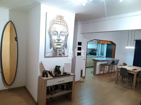 Apartamento T4 transformado em T3 remodelado no Feijó