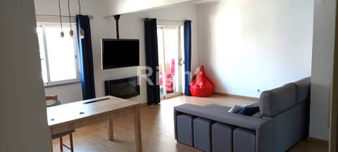 Apartamento T4 transformado em T3 remodelado no Feijó