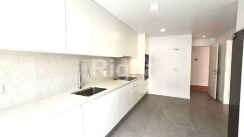 Apartamento T3 novo com estacionamento e arrecadação, Praça Chile