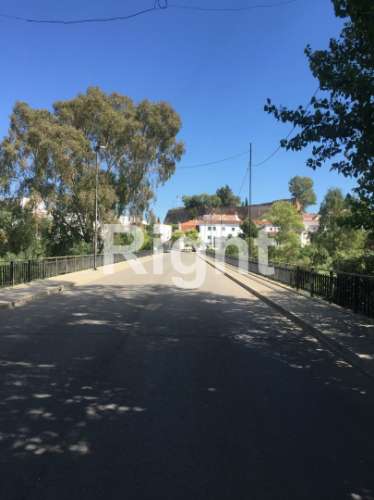 Moradia T2 para remodelação no centro de Alcoutim