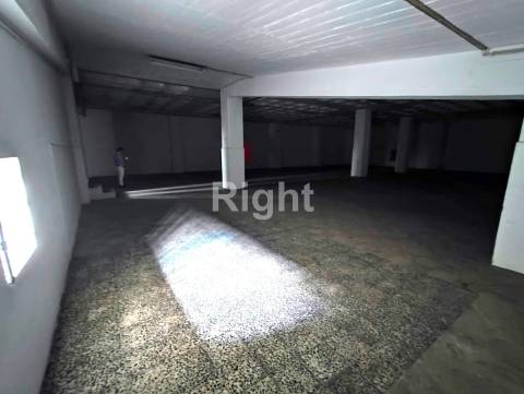 Edifício de armazéns no Prior Velho