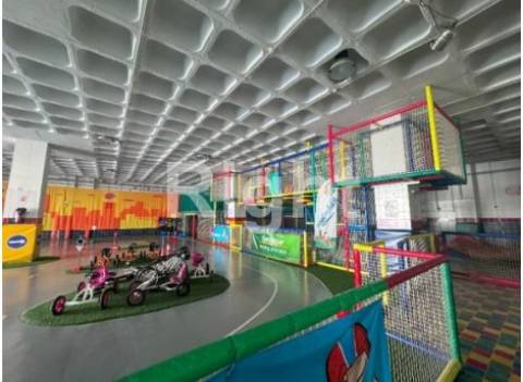 Armazém com logradouro no Prior Velho