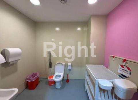 Armazém com logradouro no Prior Velho