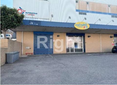 Armazém com logradouro no Prior Velho