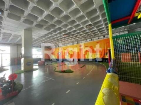 Armazém com logradouro no Prior Velho