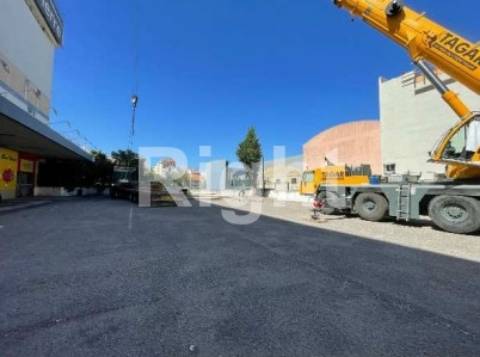 Armazém com logradouro no Prior Velho