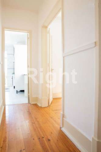 Apartamento T3 com vista rio, próximo do Panteão Nacional, Lisboa