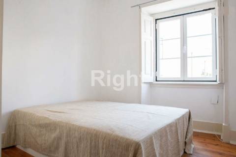 Apartamento T3 com vista rio, próximo do Panteão Nacional, Lisboa