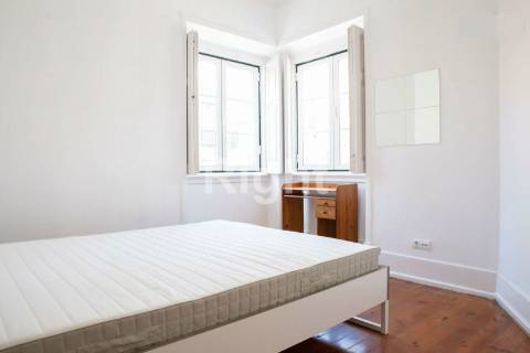 Apartamento T3 com vista rio, próximo do Panteão Nacional, Lisboa