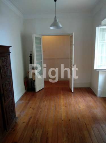 Apartamento T3 com vista rio, próximo do Panteão Nacional, Lisboa