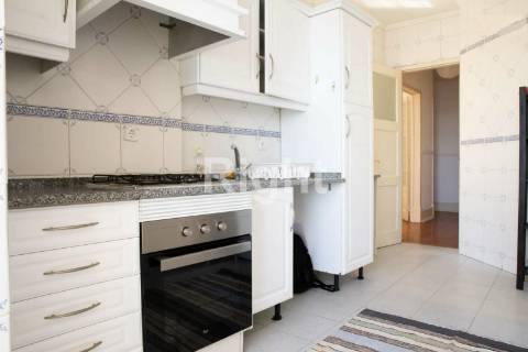 Apartamento T3 com vista rio, próximo do Panteão Nacional, Lisboa