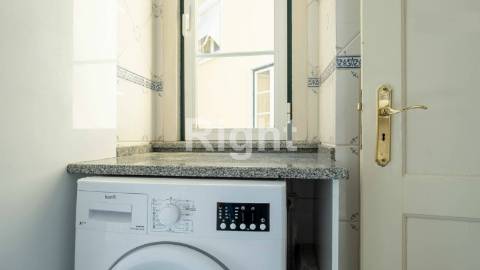 Apartamento T3 com vista rio, próximo do Panteão Nacional, Lisboa