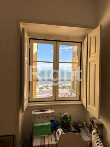 Apartamento T3 com vista rio, próximo do Panteão Nacional, Lisboa