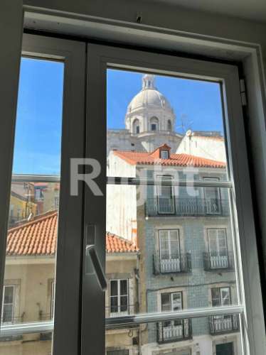 Apartamento T3 com vista rio, próximo do Panteão Nacional, Lisboa