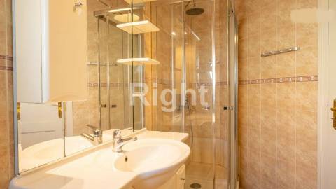 Apartamento T3 com vista rio, próximo do Panteão Nacional, Lisboa