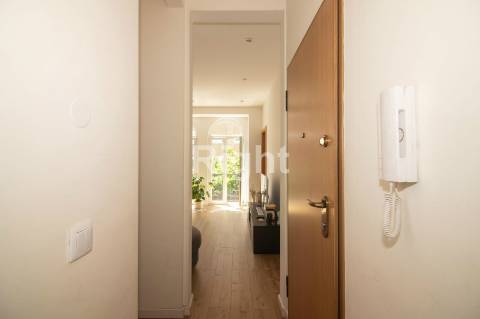 Apartamento T5 remodelado com terraço em Arroios