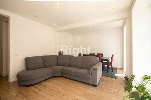 Apartamento T5 remodelado com terraço em Arroios