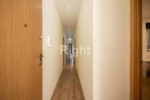 Apartamento T5 remodelado com terraço em Arroios