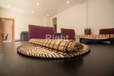 Apartamento T5 remodelado com terraço em Arroios