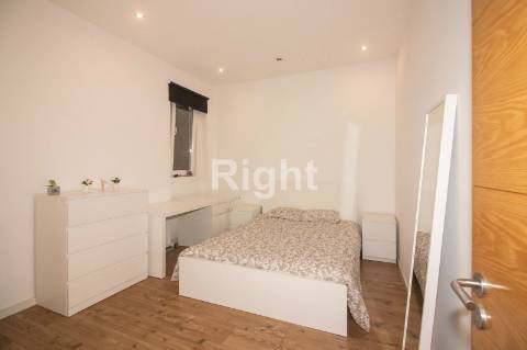 Apartamento T5 remodelado com terraço em Arroios