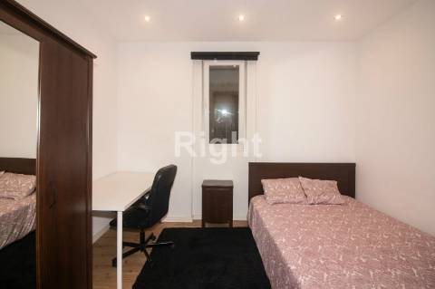 Apartamento T5 remodelado com terraço em Arroios