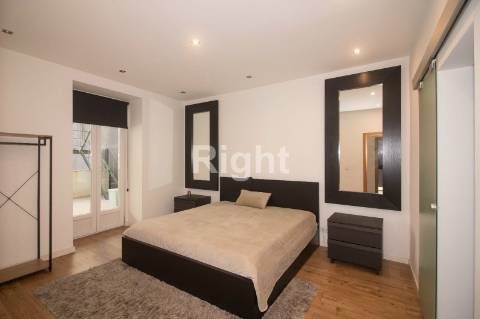 Apartamento T5 remodelado com terraço em Arroios