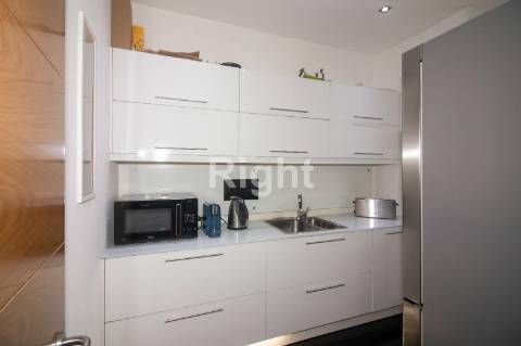 Apartamento T5 remodelado com terraço em Arroios