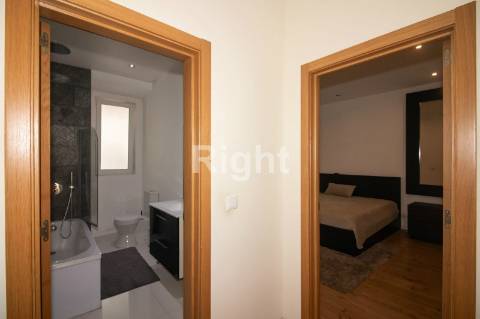 Apartamento T5 remodelado com terraço em Arroios