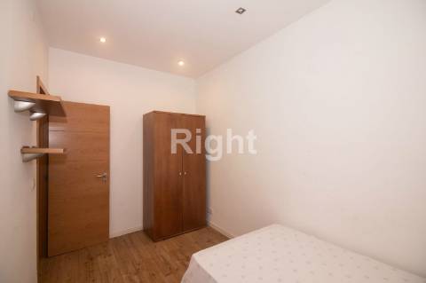 Apartamento T5 remodelado com terraço em Arroios