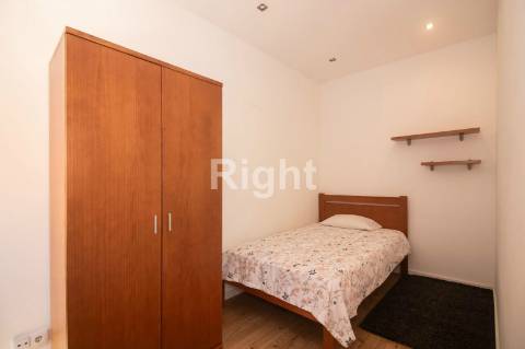 Apartamento T5 remodelado com terraço em Arroios