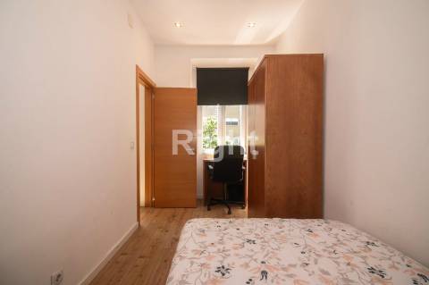 Apartamento T5 remodelado com terraço em Arroios