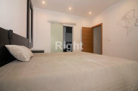 Apartamento T5 remodelado com terraço em Arroios